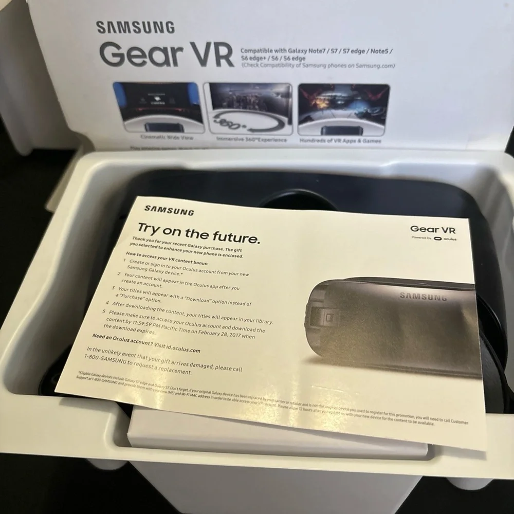 Samsung SM-R323NBKAXAR Gear VR - Brand New (Box opened to check contents only)